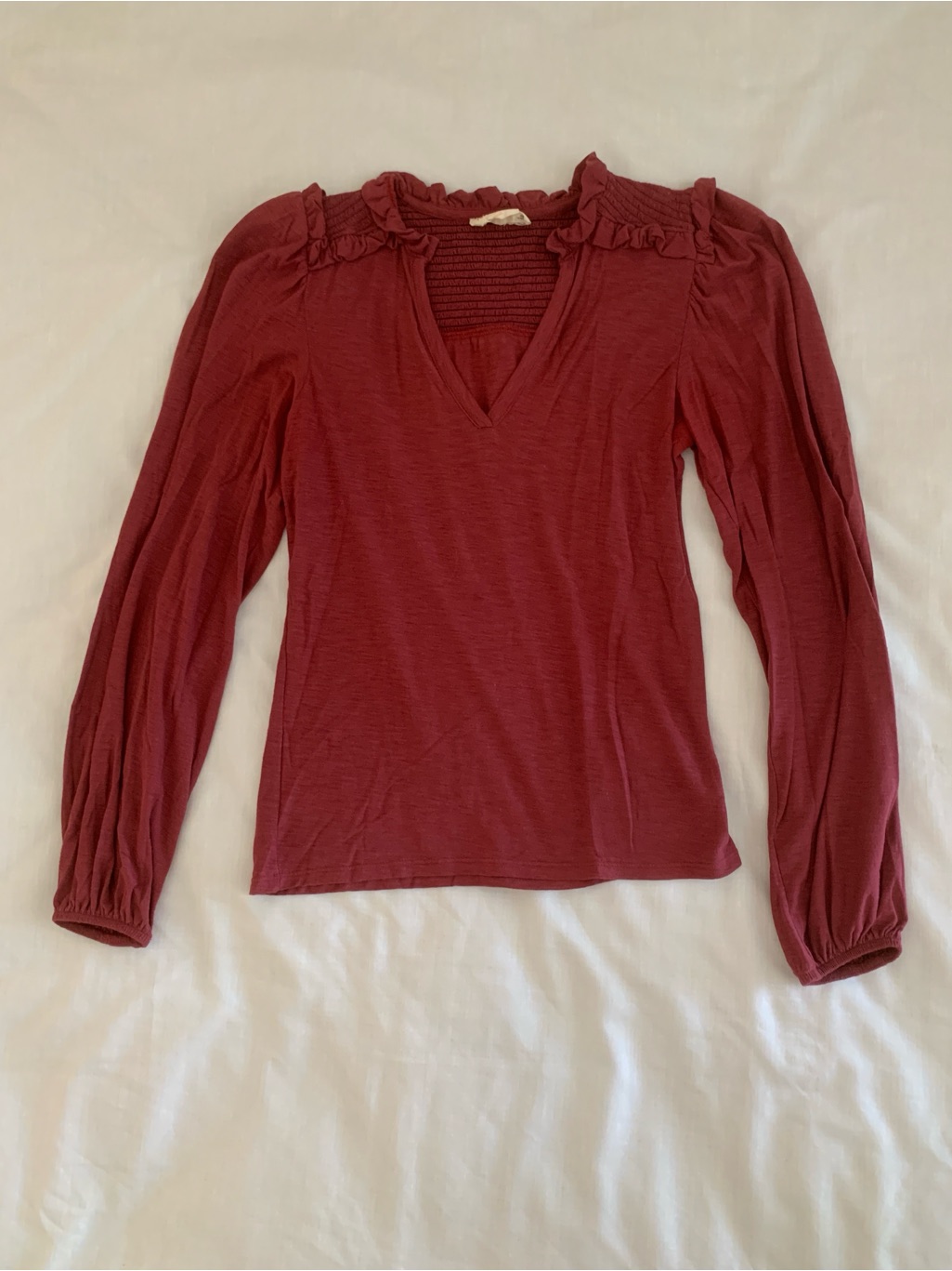 Nation Ltd Dolly Smocked Shoulder Ruffle V-Neck Tee Burgundy Xs Euc